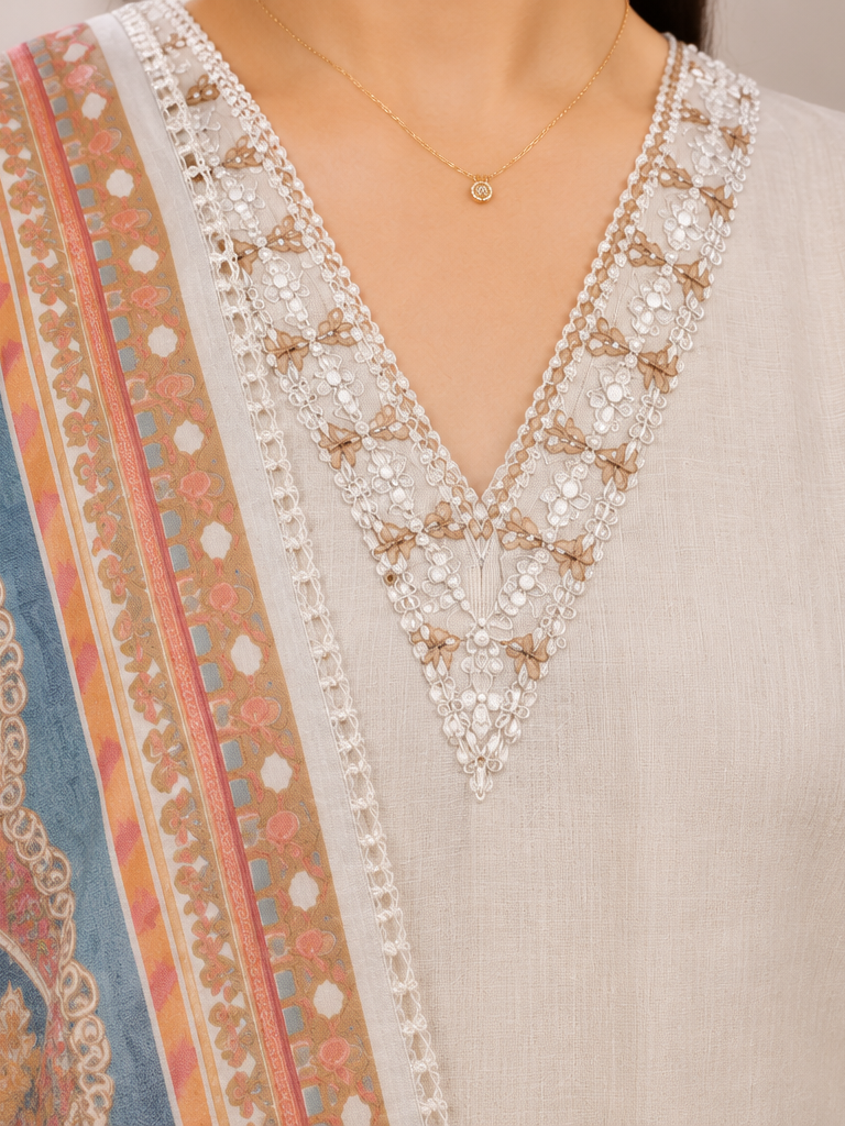 Ivory Giraffe Motif Appliqué Kurta Set with Printed Kalamkari-Style Dupatta